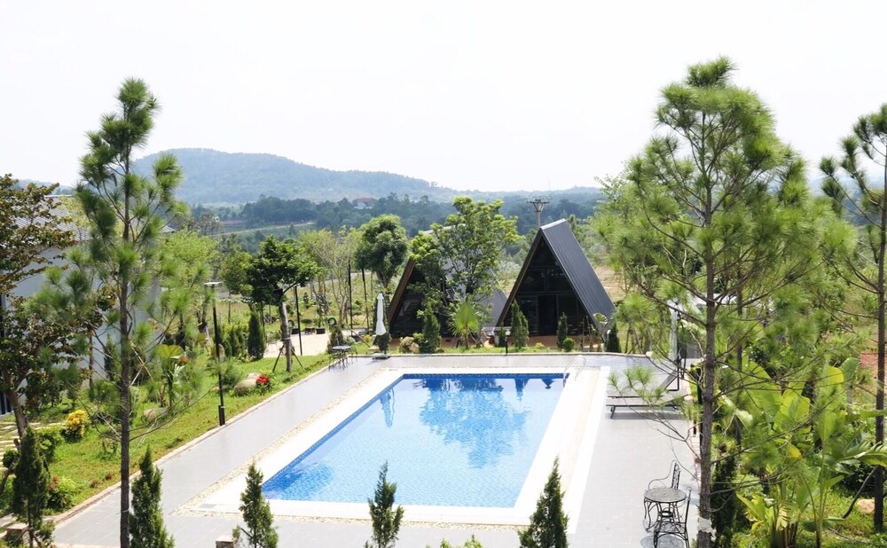Suha retreat Soc Son