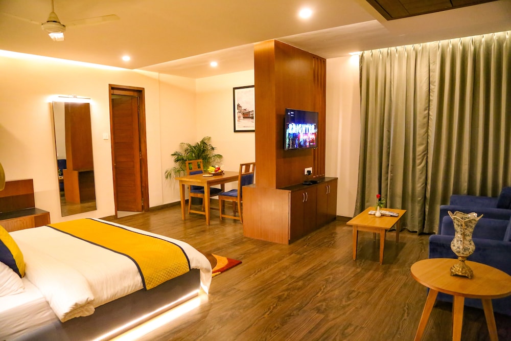 Four Leaf Hotel Sapphire Blue