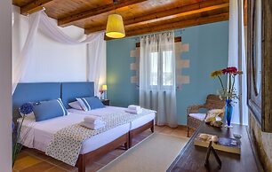 Emerald Villa 70m From the Beach