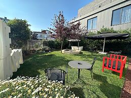 Be Side Hotel