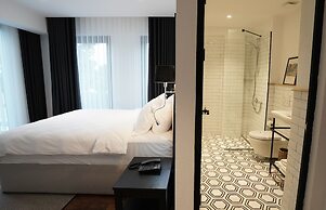 Be Side Hotel