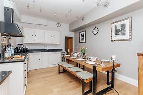 Henley Gardens - From 200 Per Night