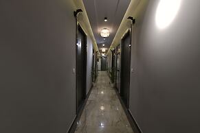 Hotel Adhiraja Palace