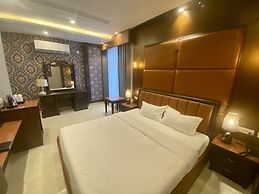 Hotel Adhiraja Palace