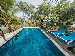 Rooms & Pool Macaws