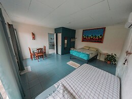 Rooms & Pool Macaws