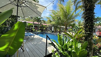 Rooms & Pool Macaws