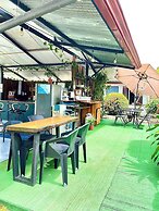 Rooms & Pool Macaws