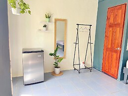 Rooms & Pool Macaws