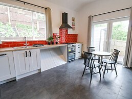 18 Ffordd Tanrallt