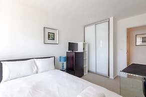 Modern 2BD Flat With a Balcony - Wandsworth