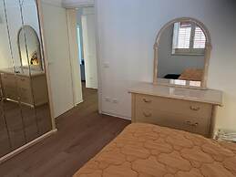 Immaculate 3-bed, Sleeps 6, Parking