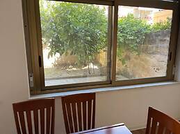 Immaculate 3-bed, Sleeps 6, Parking