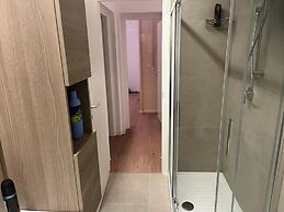 Immaculate 3-bed, Sleeps 6, Parking