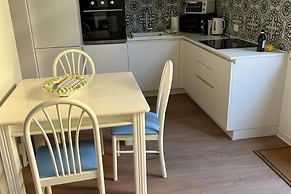 Immaculate 3-bed, Sleeps 6, Parking