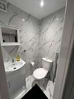 Luxury Detached Studio Apartment in Luton