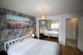 3 Bed Detached - 3 Bathrooms - Parking - Quiet