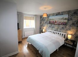3 Bed Detached - 3 Bathrooms - Parking - Quiet