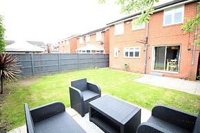 3 Bed Detached - 3 Bathrooms - Parking - Quiet