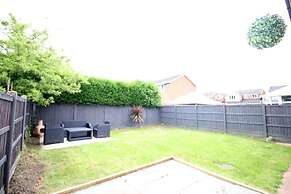 3 Bed Detached - 3 Bathrooms - Parking - Quiet