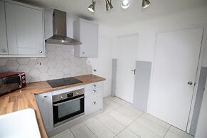 3 Bed Detached - 3 Bathrooms - Parking - Quiet