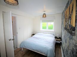 3 Bed Detached - 3 Bathrooms - Parking - Quiet
