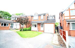 3 Bed Detached - 3 Bathrooms - Parking - Quiet
