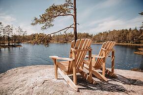 Luxurious Tree Top Cabin by the Lake