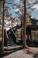Luxurious Tree Top Cabin by the Lake