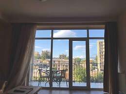 Sweet Home Sleeps 4 With Terrace