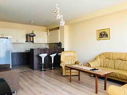 Sweet Home Sleeps 4 With Terrace
