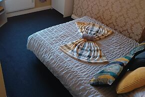 Apartment - Sleeps 5, Free Parking & Sun Terrace