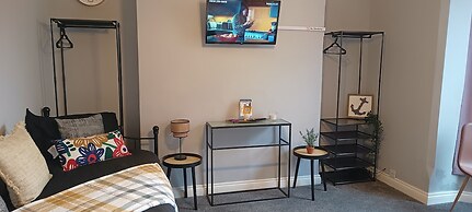 Apartment - Sleeps 5, Free Parking & Sun Terrace