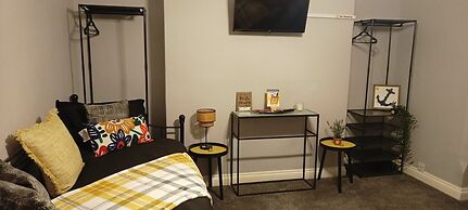 Apartment - Sleeps 5, Free Parking & Sun Terrace