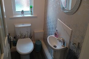 Apartment - Sleeps 5, Free Parking & Sun Terrace