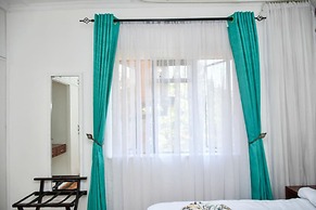 Grand Retreat by CHH