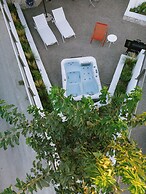 DOMUS GARDEN APARTMENTS