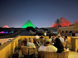 The Gate Hotel Front Pyramids & Sphinx View