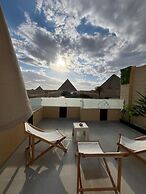 The Gate Hotel Front Pyramids & Sphinx View