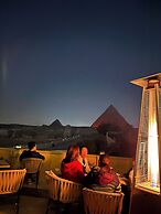 The Gate Hotel Front Pyramids & Sphinx View