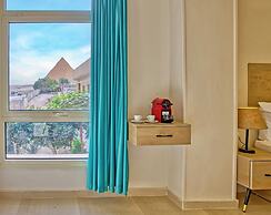 The Gate Hotel Front Pyramids & Sphinx View