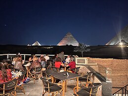The Gate Hotel Front Pyramids & Sphinx View
