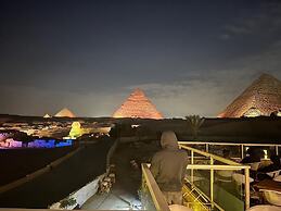 The Gate Hotel Front Pyramids & Sphinx View