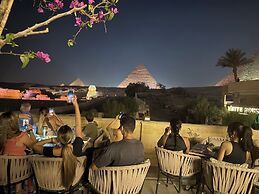 The Gate Hotel Front Pyramids & Sphinx View