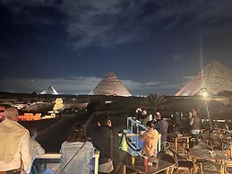 The Gate Hotel Front Pyramids & Sphinx View