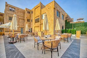 The Gate Hotel Front Pyramids & Sphinx View