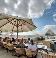The Gate Hotel Front Pyramids & Sphinx View