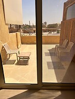 The Gate Hotel Front Pyramids & Sphinx View