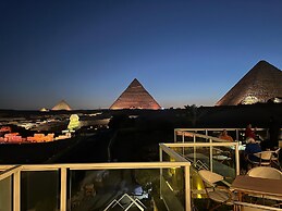 The Gate Hotel Front Pyramids & Sphinx View