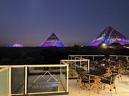 The Gate Hotel Front Pyramids & Sphinx View